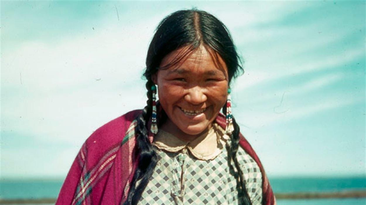 Margaret Uyauperk Aniksak, Arviat, Nunavut, vers 1930 Margaret Uyauperk Aniksak, Arviat, Nunavut, vers 1930