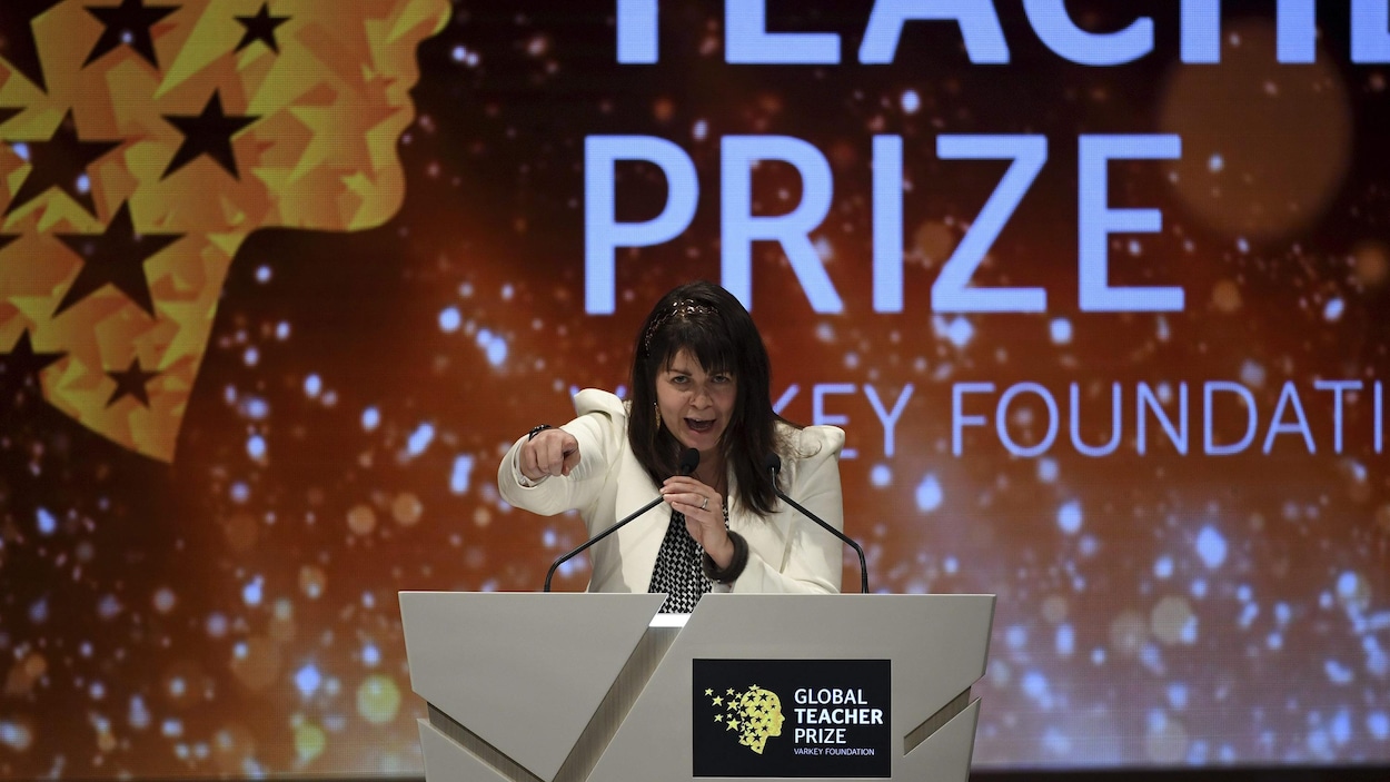 Maggie MacDonnell a remporté le Global Teacher Prize contre 20 000 candidats de partout dans le monde. Maggie MacDonnell a remporté le Global Teacher Prize contre 20 000 candidats de partout dans le monde.