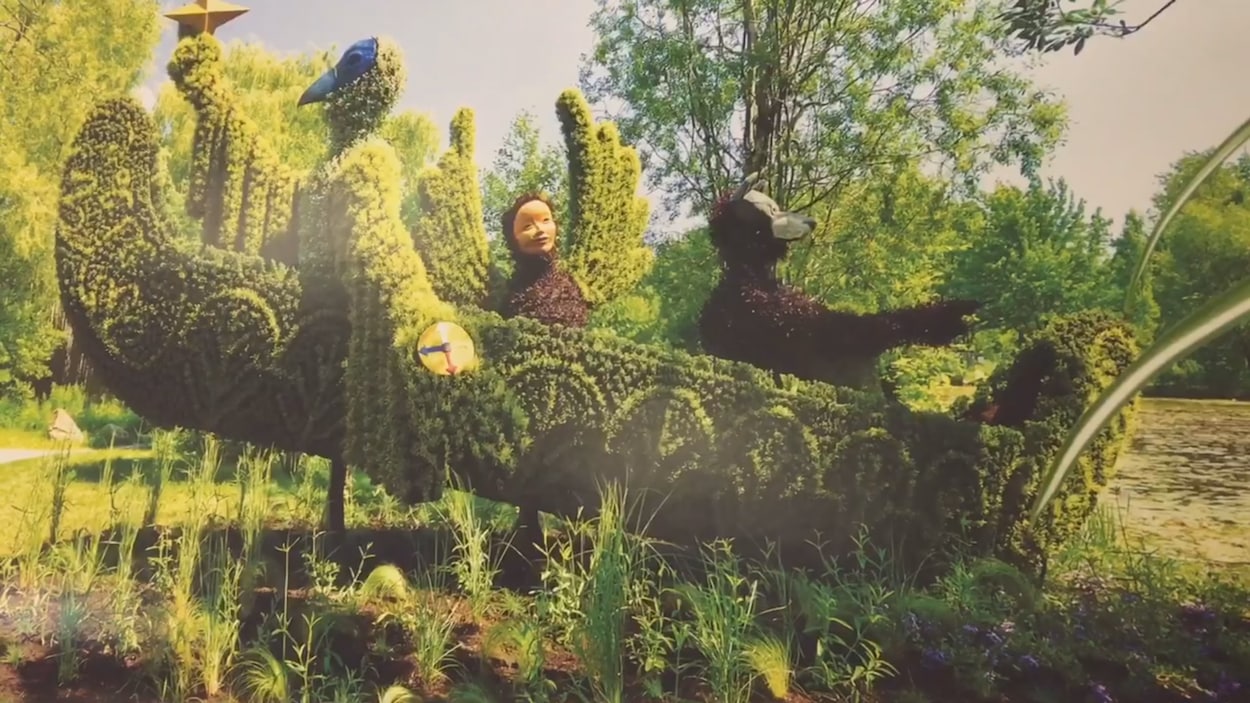 L'oeuvre intitulée « Naître avec le Soleil » conçue par l’artiste wendat-abenakise Christine Sioui Wawanoloath. L'oeuvre intitulée « Naître avec le Soleil » conçue par l’artiste wendat-abenakise Christine Sioui Wawanoloath.