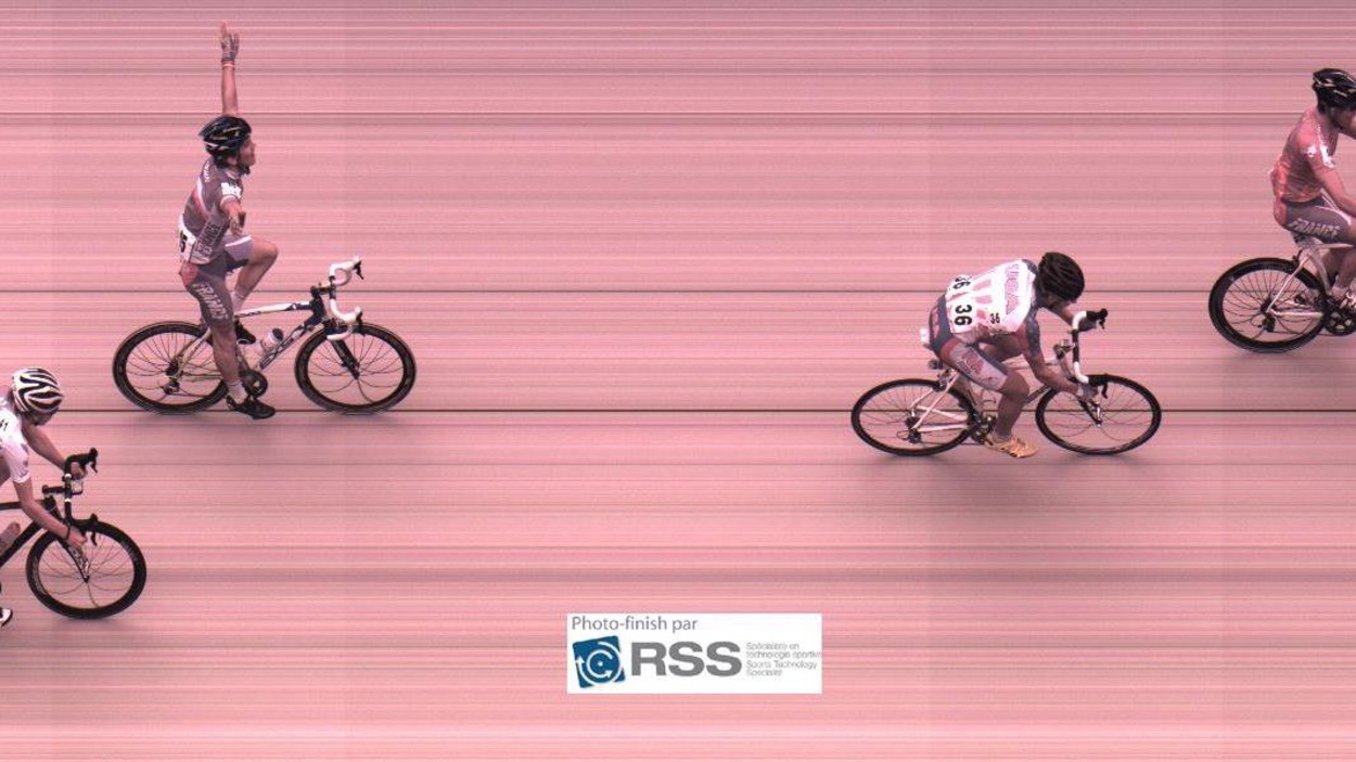 Photo-finish de la 6e étape du Tour de l'Abitibi, en 2011. Photo-finish de la 6e étape du Tour de l'Abitibi, en 2011.
