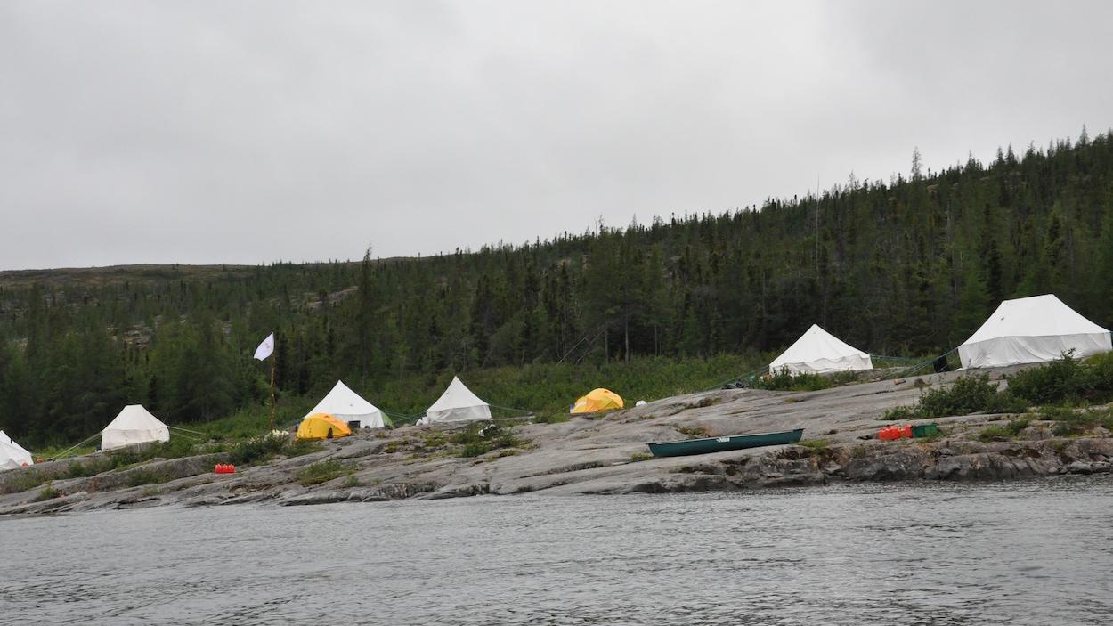 Le camp scientifique et culturel du projet Imalirijiit à Kangiqsualujjuaq au Nunavik Le camp scientifique et culturel du projet Imalirijiit à Kangiqsualujjuaq au Nunavik