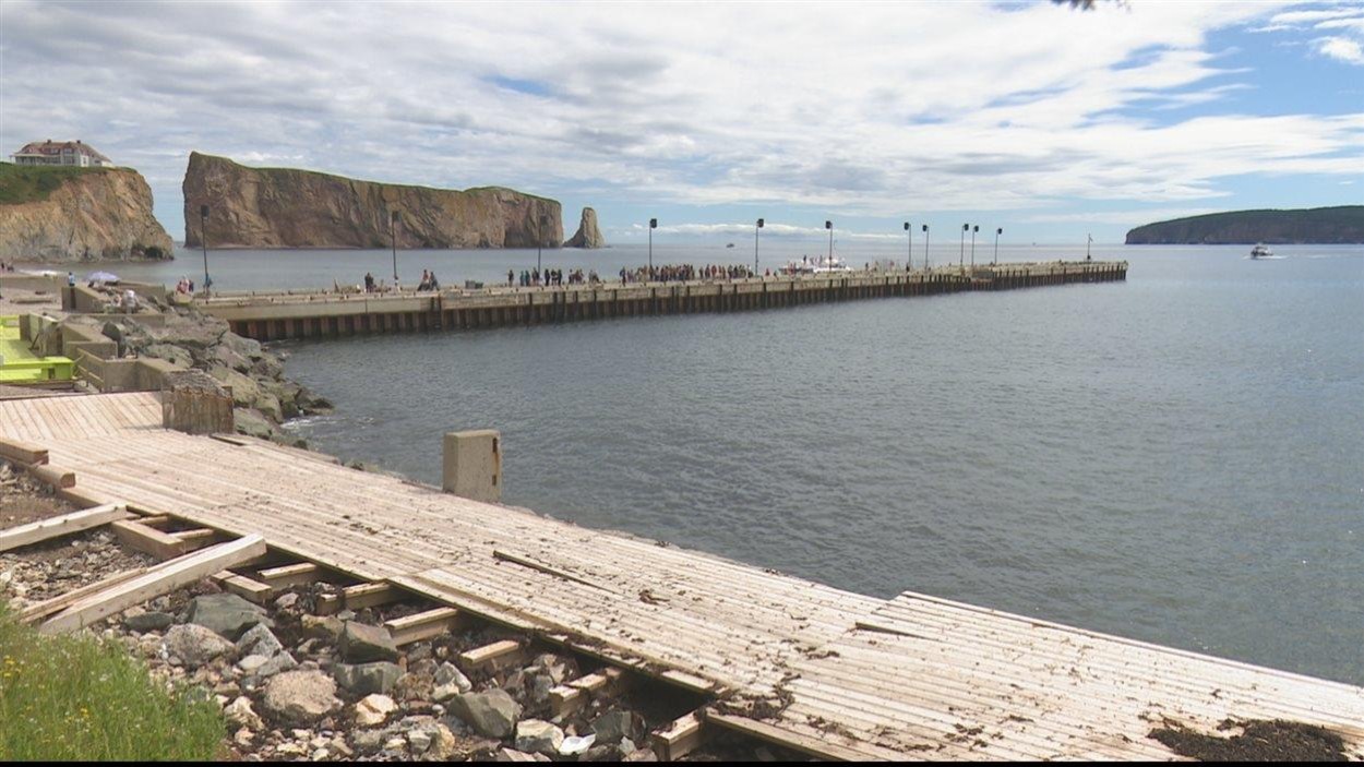 Le quai de Percé est en mauvais état et doit être réparé. Le quai de Percé est en mauvais état et doit être réparé.
