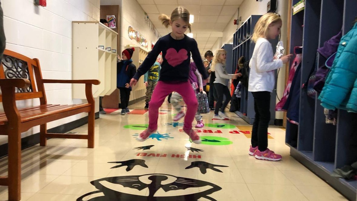 Sauter, bondir, ramper pour une meilleure concentration en classe