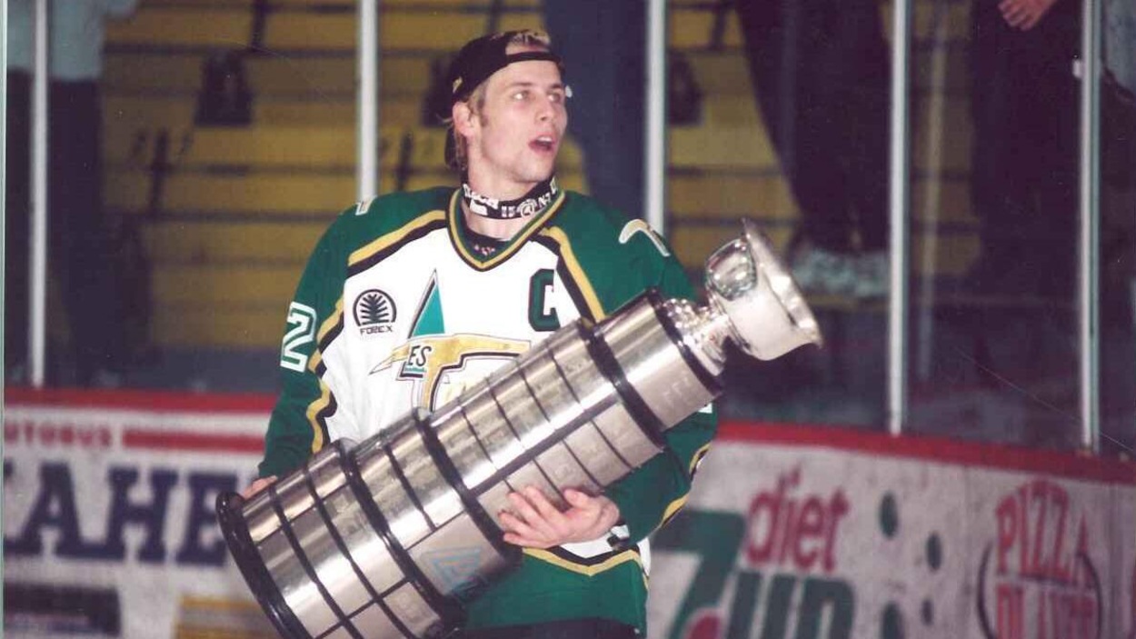 Bégin qui a évolué trois saisons pour le Vert et or a été repêché au 2e tour par les Flames de Calgary en 1998. De 2003 à 2009, il a porté l'uniforme du Canadien. Bégin qui a évolué trois saisons pour le Vert et or a été repêché au 2e tour par les Flames de Calgary en 1998. De 2003 à 2009, il a porté l'uniforme du Canadien.