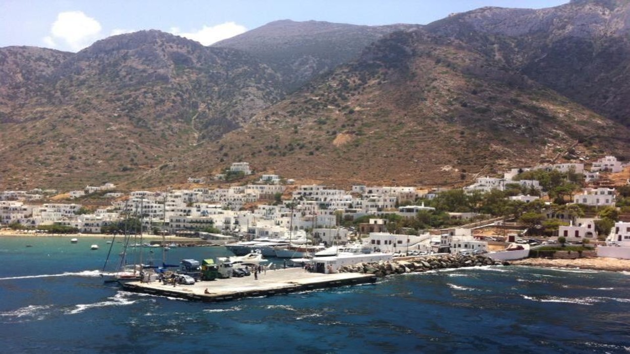 Un village sur une île grecque Un village sur une île grecque