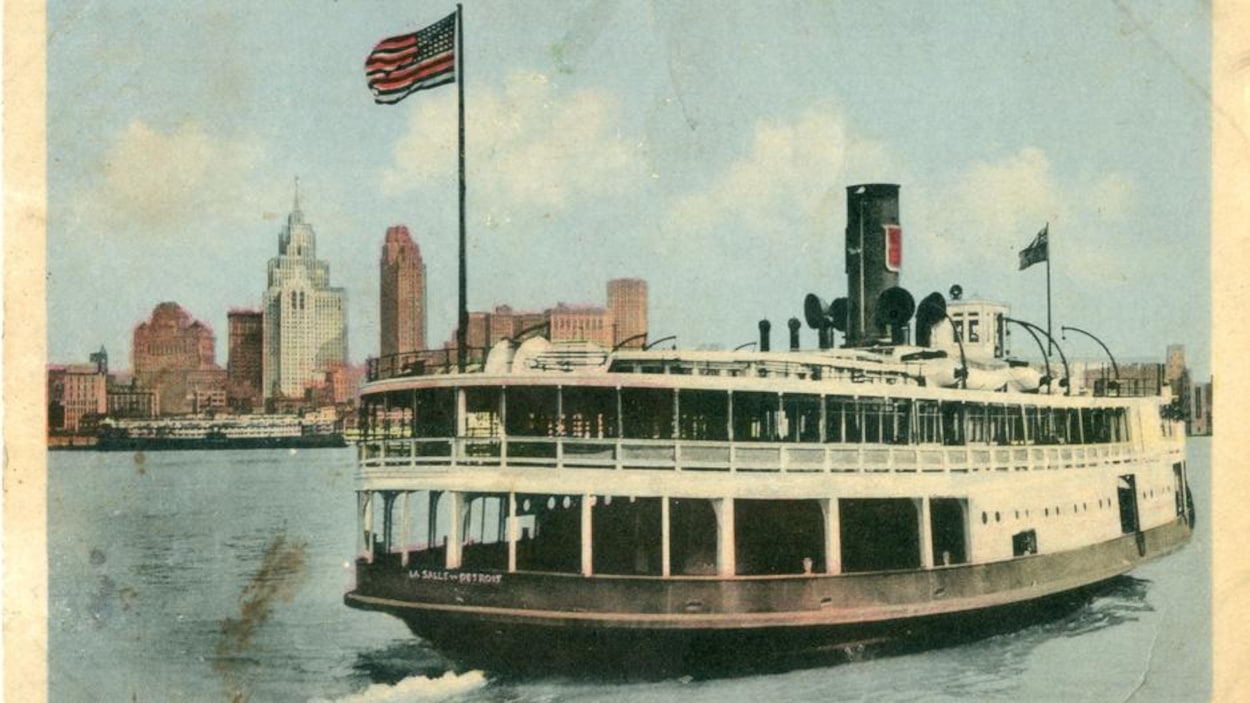 Reproduction d'une carte postale sur laquelle on voit un ferry. Reproduction d'une carte postale sur laquelle on voit un ferry.