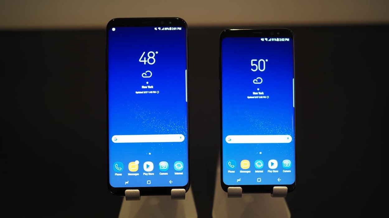Le nouveau téléphone intelligent de Samsung sera offert en deux variantes, le Galaxy S8 et le Galaxy S8+. Le nouveau téléphone intelligent de Samsung sera offert en deux variantes, le Galaxy S8 et le Galaxy S8+.