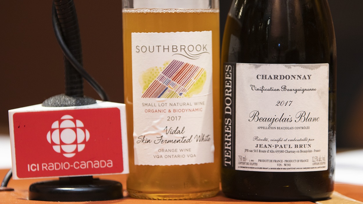 Gros plan sur les sélections de la Master Sommelier Élyse Lambert. Gros plan sur les sélections de la Master Sommelier Élyse Lambert.