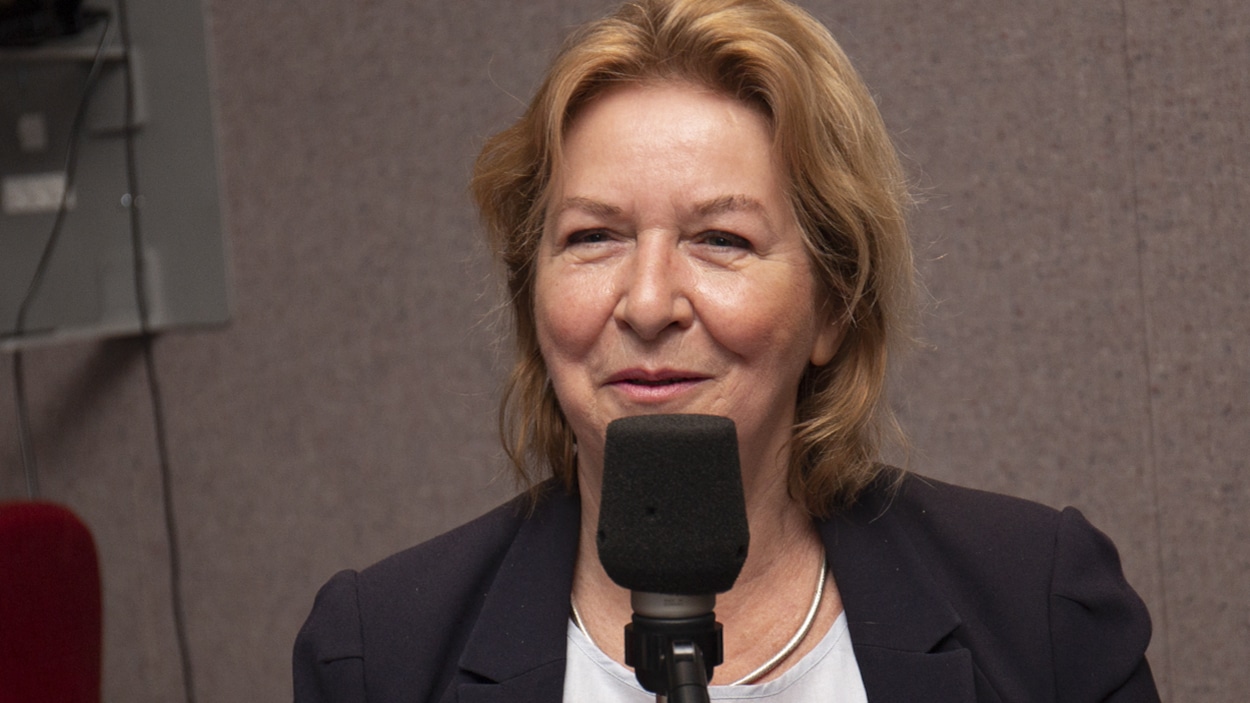 Catherine Audrain répond aux questions de Jean-Philippe Pleau et Serge Bouchard au studio 30 de Radio-Canada, à Montréal, Catherine Audrain répond aux questions de Jean-Philippe Pleau et Serge Bouchard au studio 30 de Radio-Canada, à Montréal,