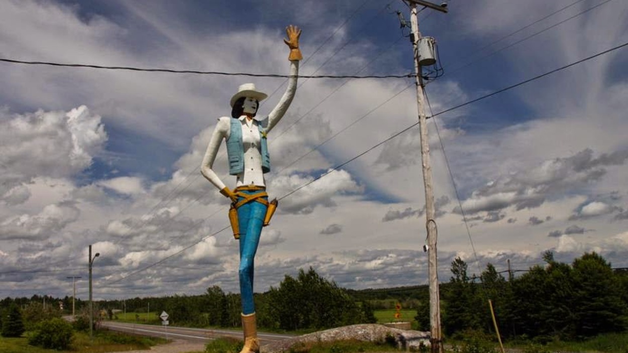 La statue géante Country Lise, au Lac-Saint-Jean La statue géante Country Lise, au Lac-Saint-Jean