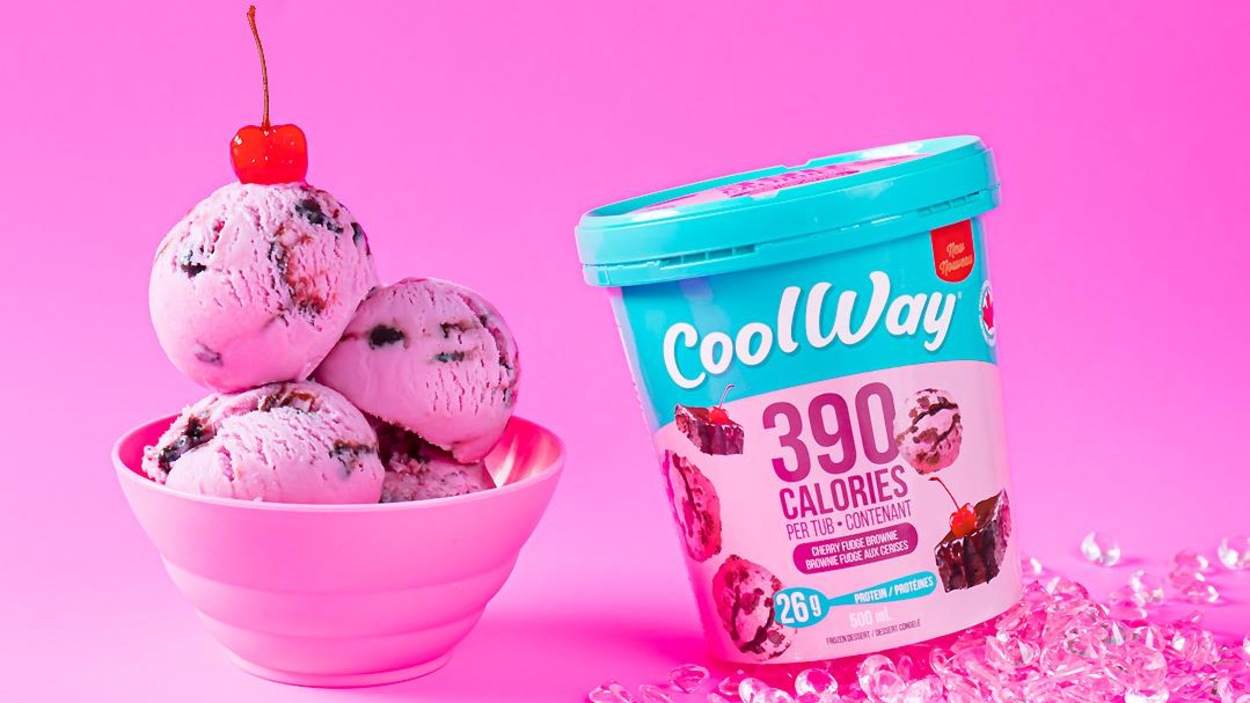 Un pot et trois boules de crème glacée Cool Way allégée en calories. Un pot et trois boules de crème glacée Cool Way allégée en calories.