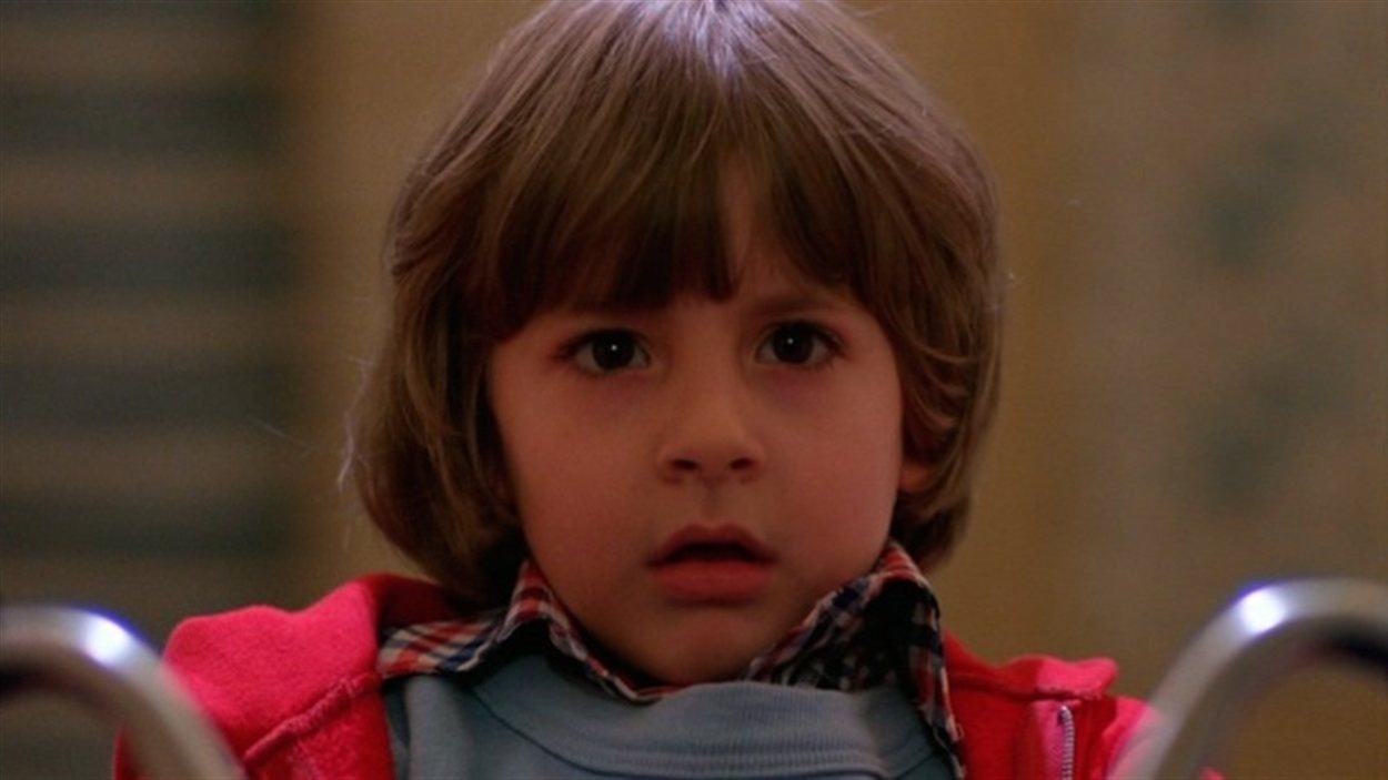 Danny Torrance sur un vélo dans les couloirs de l'hôtel Danny Torrance sur un vélo dans les couloirs de l'hôtel