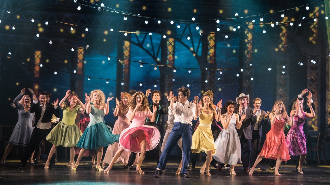 Une scène de la comédie musicale <em>Footloose</em>, mise en scène par Serge Postigo Une scène de la comédie musicale <em>Footloose</em>, mise en scène par Serge Postigo