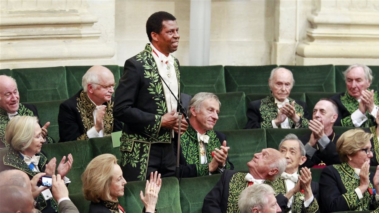 Dany Laferrière faisant son entrée à l'Académie française. Dany Laferrière faisant son entrée à l'Académie française.