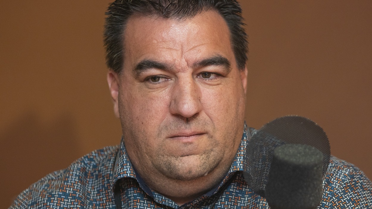 Bruno Ayotte au micro de Catherine Perrin. Bruno Ayotte au micro de Catherine Perrin.