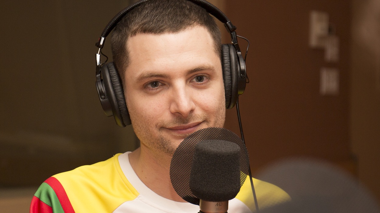 Bernard Lavallée répond aux questions de Catherine Perrin au studio 18 de Radio-Canada, à Montréal, le 9 avril 2018. Bernard Lavallée répond aux questions de Catherine Perrin au studio 18 de Radio-Canada, à Montréal, le 9 avril 2018.