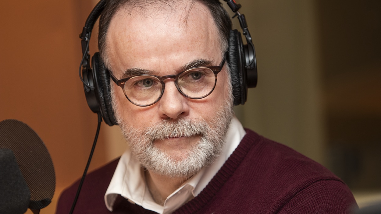 Pierre Duchesne au micro de Catherine Perrin. Pierre Duchesne au micro de Catherine Perrin.