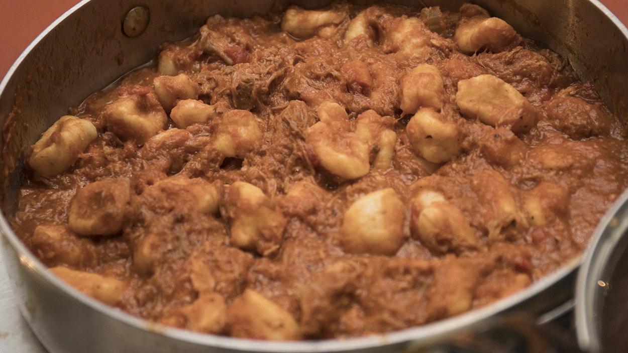 Les gnocchis sauce bolognaise à la mijoteuse de Bob le Chef. Les gnocchis sauce bolognaise à la mijoteuse de Bob le Chef.