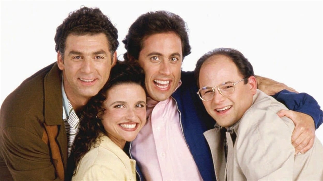 Michael Richards, Julia Louis-Dreyfus, Jerry Seinfeld et Jason Alexander dans la série d'humour <i>Seinfeld</i>, diffusée de 1989 à 1998. 
