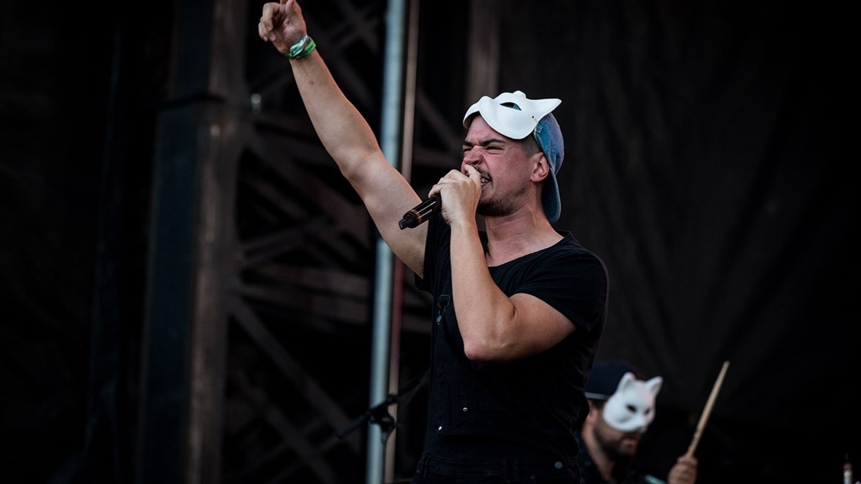 Koriass est l'un des rares chanteurs de hip-hop dont les chansons sont entendues sur les ondes des radios commerciales québécoises. Koriass est l'un des rares chanteurs de hip-hop dont les chansons sont entendues sur les ondes des radios commerciales québécoises.