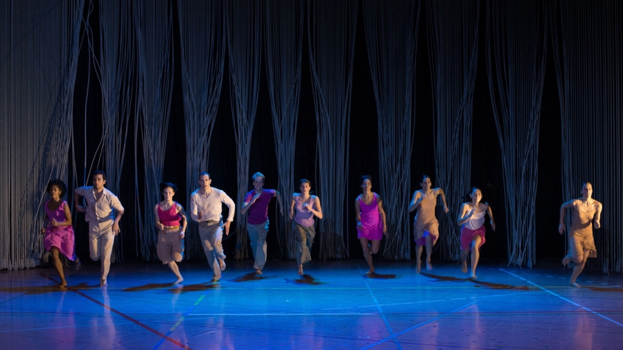 Une scène de <em>Rain</em>, de la chorégraphe flamande Anne Teresa de Keersmaeker Une scène de <em>Rain</em>, de la chorégraphe flamande Anne Teresa de Keersmaeker