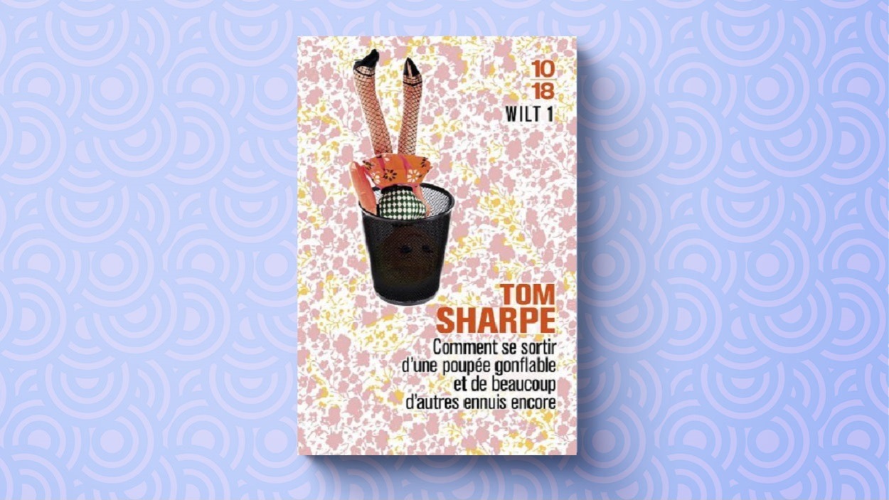 page couverture fleurie avec une poupée gonflable dans une poubelle page couverture fleurie avec une poupée gonflable dans une poubelle