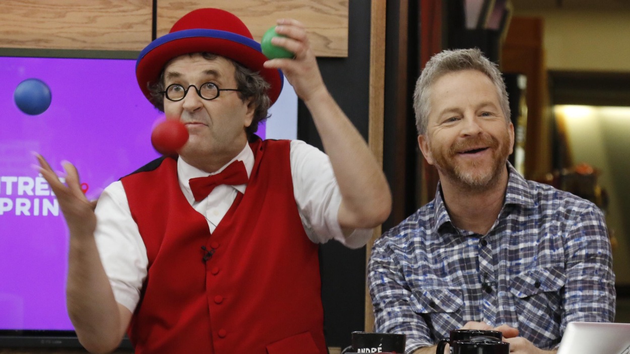 André Robitaille et Bernard, un jongleur invité sur le plateau d'Entrée principale