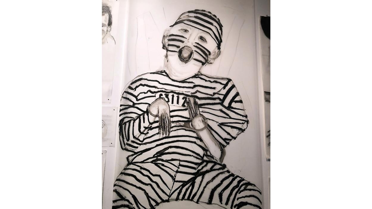 Un dessin en noir et blanc d'un garçon en costume de prisonnier. Un dessin en noir et blanc d'un garçon en costume de prisonnier.