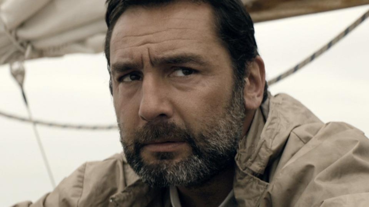 Un homme en gros plan, sur un bateau. Un homme en gros plan, sur un bateau.