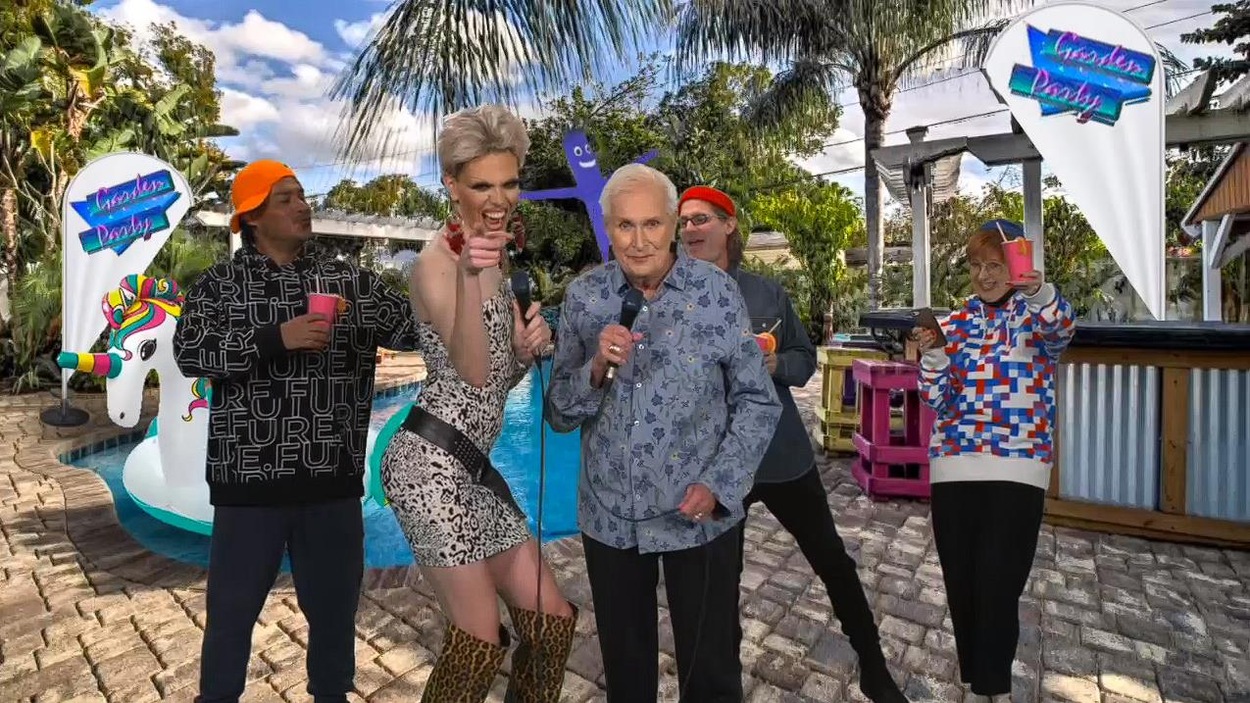 Jean-René Dufort et Chantal Lamarre dans le décor de Garden Party.
