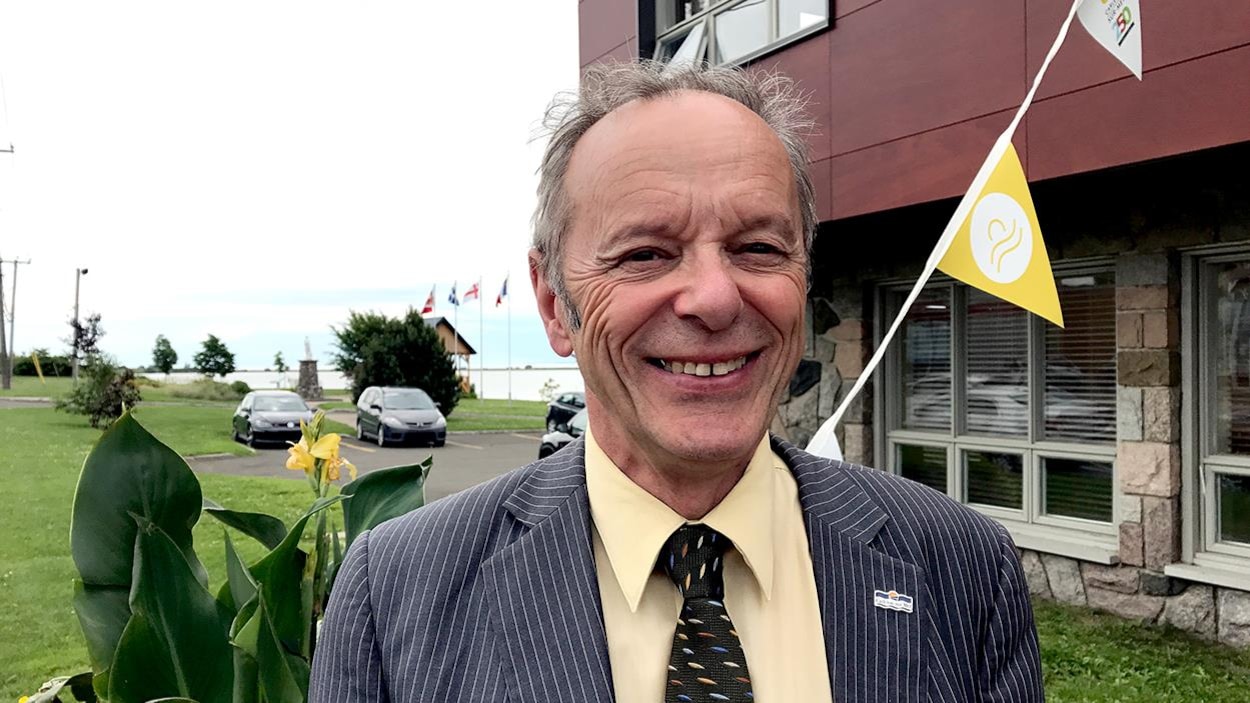 Denis Henry, maire de Carleton-sur-Mer Denis Henry, maire de Carleton-sur-Mer