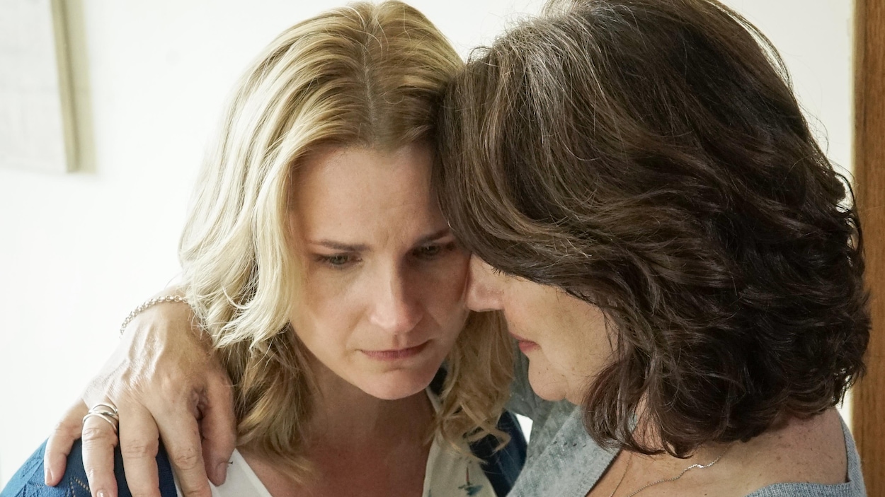 Laurie est interprétée par Sophie Paradis, et Claire par la comédienne Marie-Thérèse Fortin