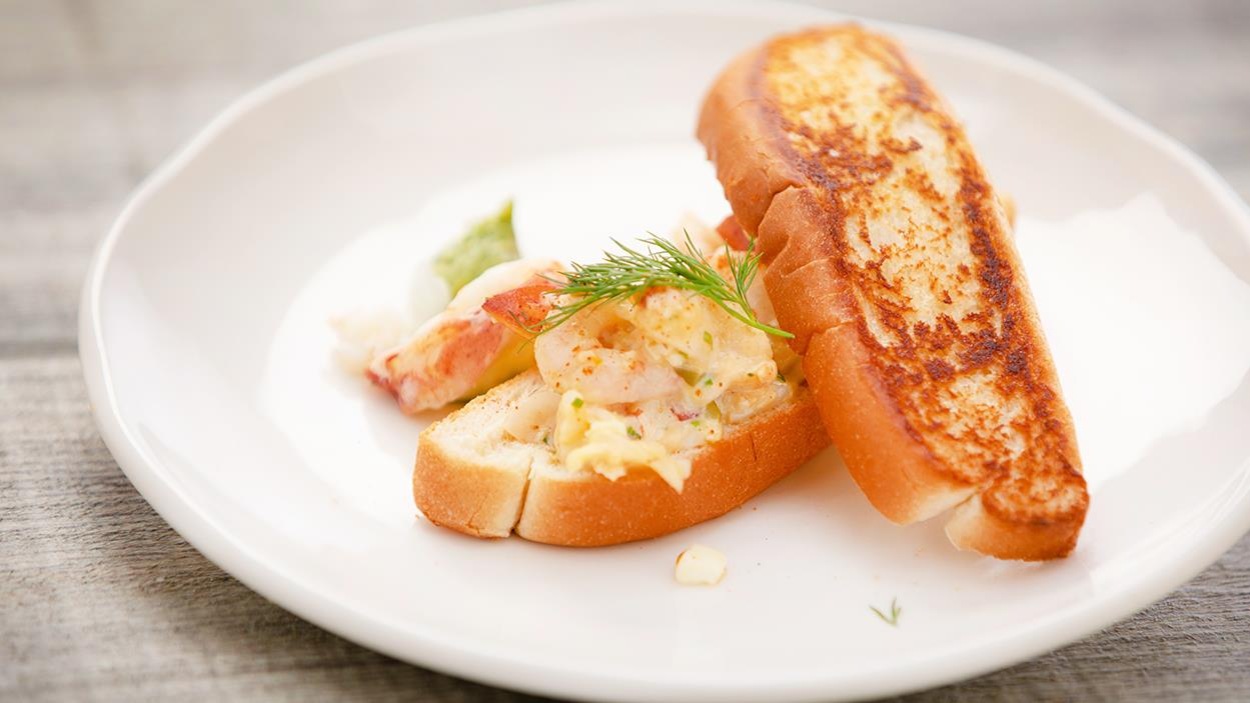 Guedilles au homard. Guedilles au homard.