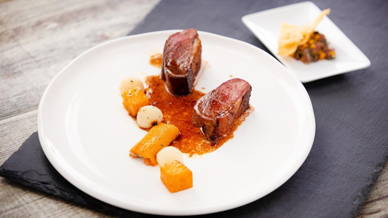 Suprême de canard et cannelloni de cuisses. Suprême de canard et cannelloni de cuisses.