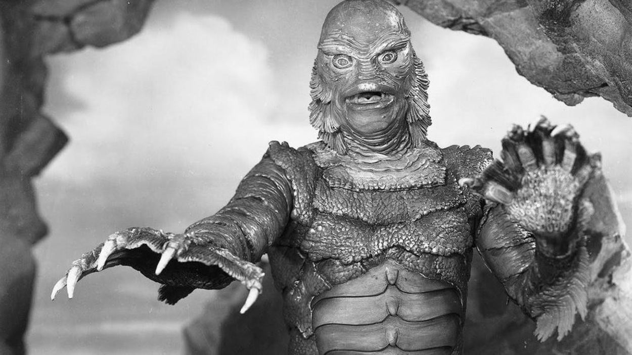Un monstre aquatique, dans une grotte, en noir et blanc. Un monstre aquatique, dans une grotte, en noir et blanc.