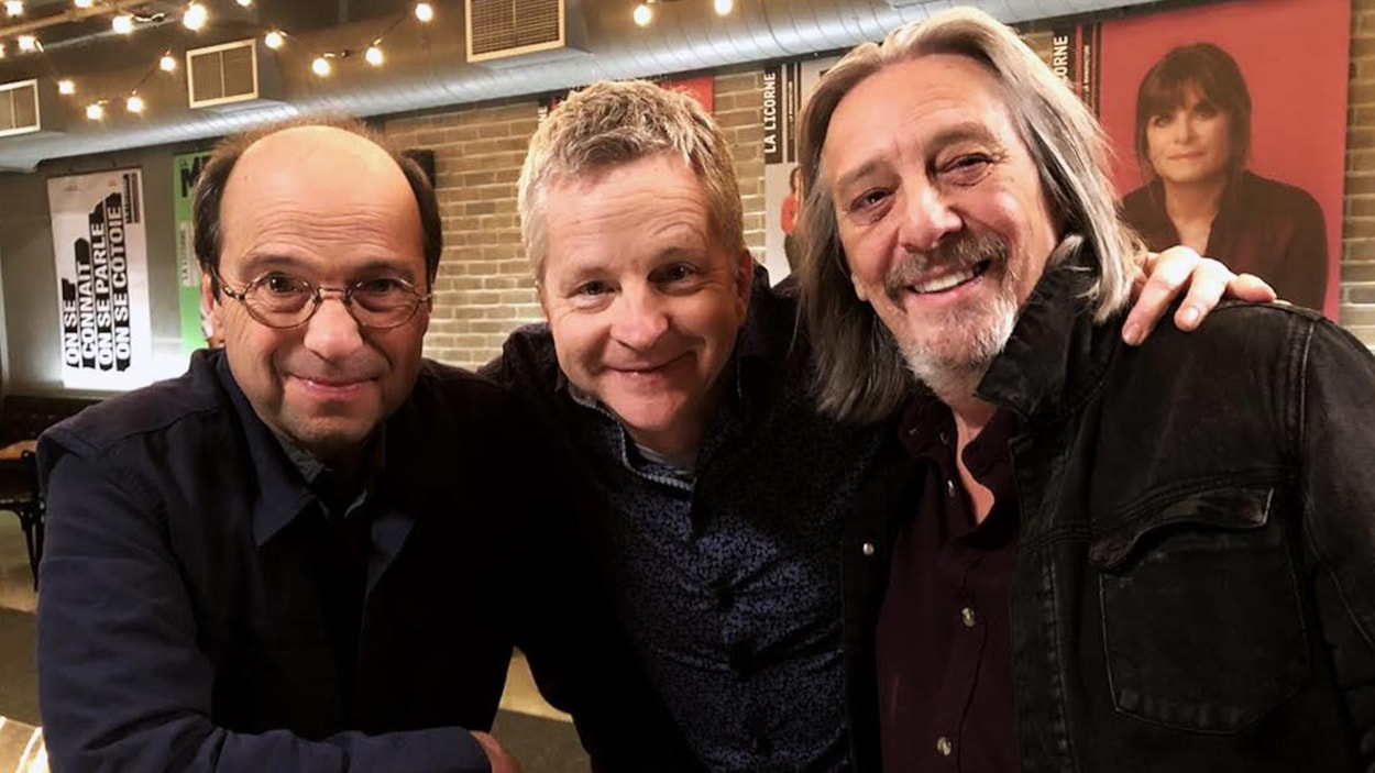 Michel Rivard, André Robitaille et Serge Fiori qui posent pour un photographe. Michel Rivard, André Robitaille et Serge Fiori qui posent pour un photographe.