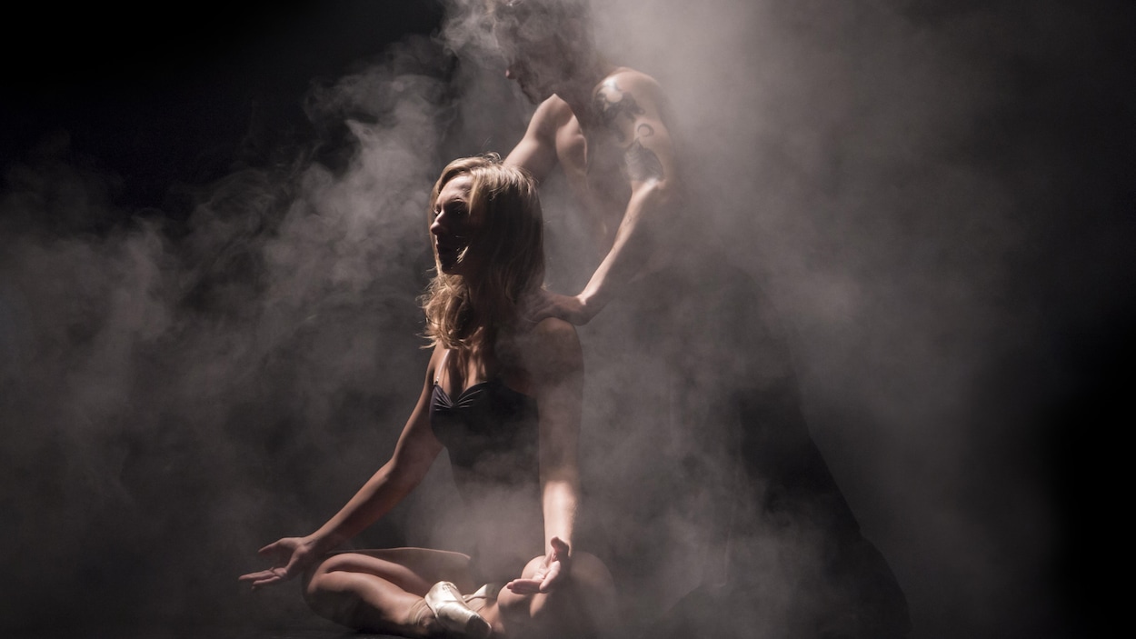 Une danseuse est assise Une danseuse est assise