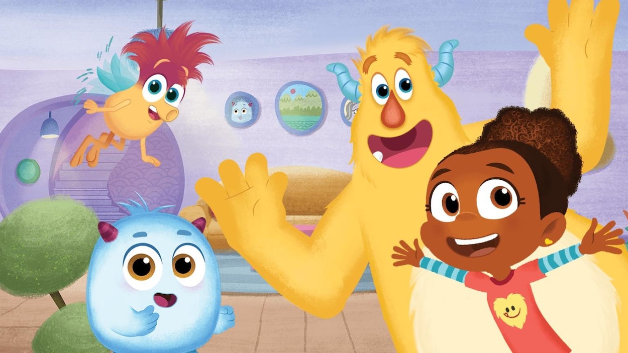 Les quatre personnages sourient et lèvent les bras au ciel de joie