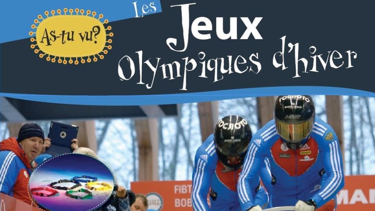 Des athlètes de bobsleigh qui courent Des athlètes de bobsleigh qui courent