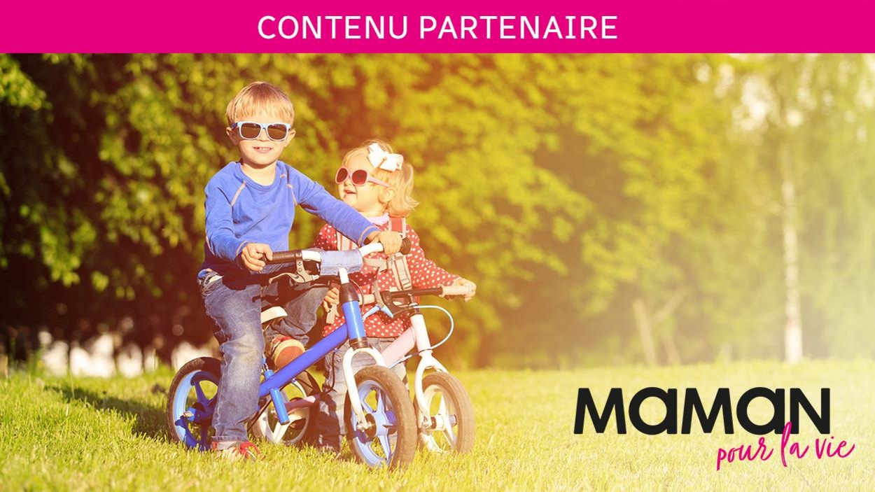 Dehors avec des vélos Dehors avec des vélos