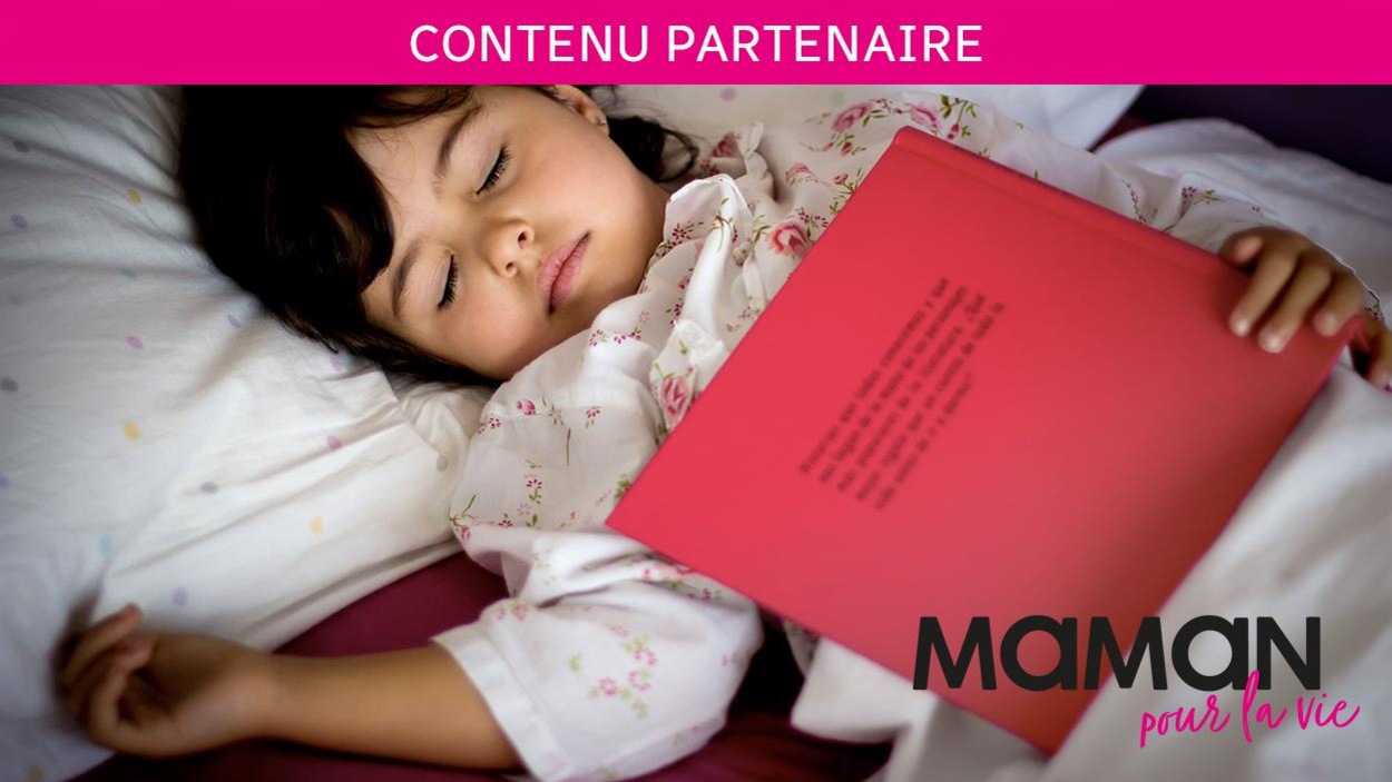Elle a un livre posé sur son ventre Elle a un livre posé sur son ventre