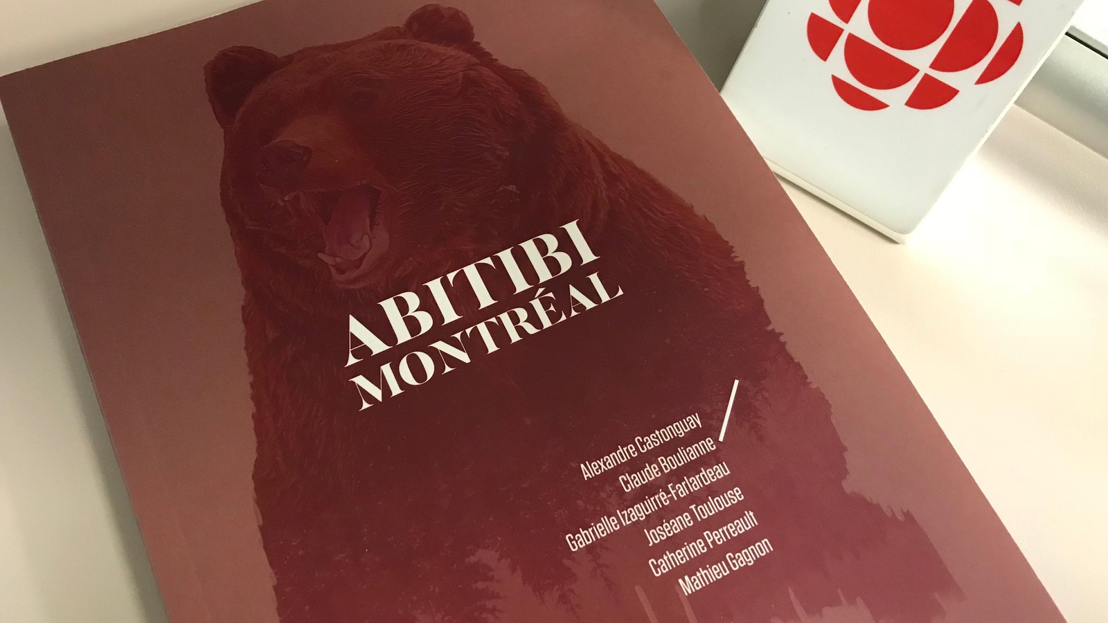 Le recueil de nouvelles contient des textes d'Alexandre Castonguay, Claude Boulianne, Gabrielle Izaguirré-Falardeau, Joséane Toulouse, Catherine Perreault et Mathieu Gagnon. Le recueil de nouvelles contient des textes d'Alexandre Castonguay, Claude Boulianne, Gabrielle Izaguirré-Falardeau, Joséane Toulouse, Catherine Perreault et Mathieu Gagnon.