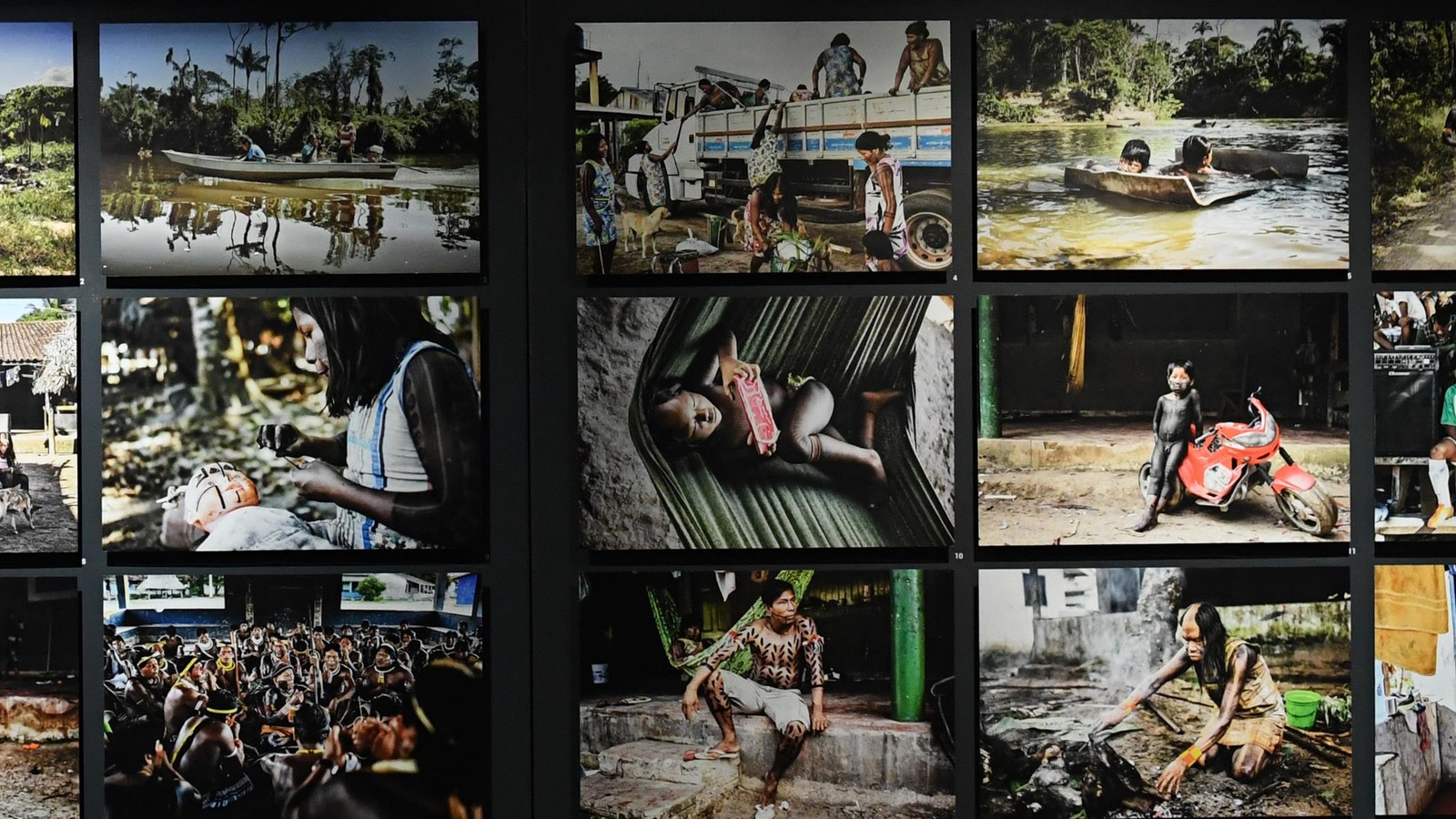 Aurélien Fontanet, un regard sur l’avenir des peuples de la forêt. Encouragé par l’ethnologue René Fuerst, Aurélien Fontanet accompagne le cinéaste Daniel Schweizer en Amazonie et en rapporte des images révélant tant les continuités que les ruptures culturelles – comme ici,chez les Kayapó Xikrin. Brésil, État du Pará, 2013-2014. Musée d’ethnographie de Genève, Suisse Aurélien Fontanet, un regard sur l’avenir des peuples de la forêt. Encouragé par l’ethnologue René Fuerst, Aurélien Fontanet accompagne le cinéaste Daniel Schweizer en Amazonie et en rapporte des images révélant tant les continuités que les ruptures culturelles – comme ici,chez les Kayapó Xikrin. Brésil, État du Pará, 2013-2014. Musée d’ethnographie de Genève, Suisse