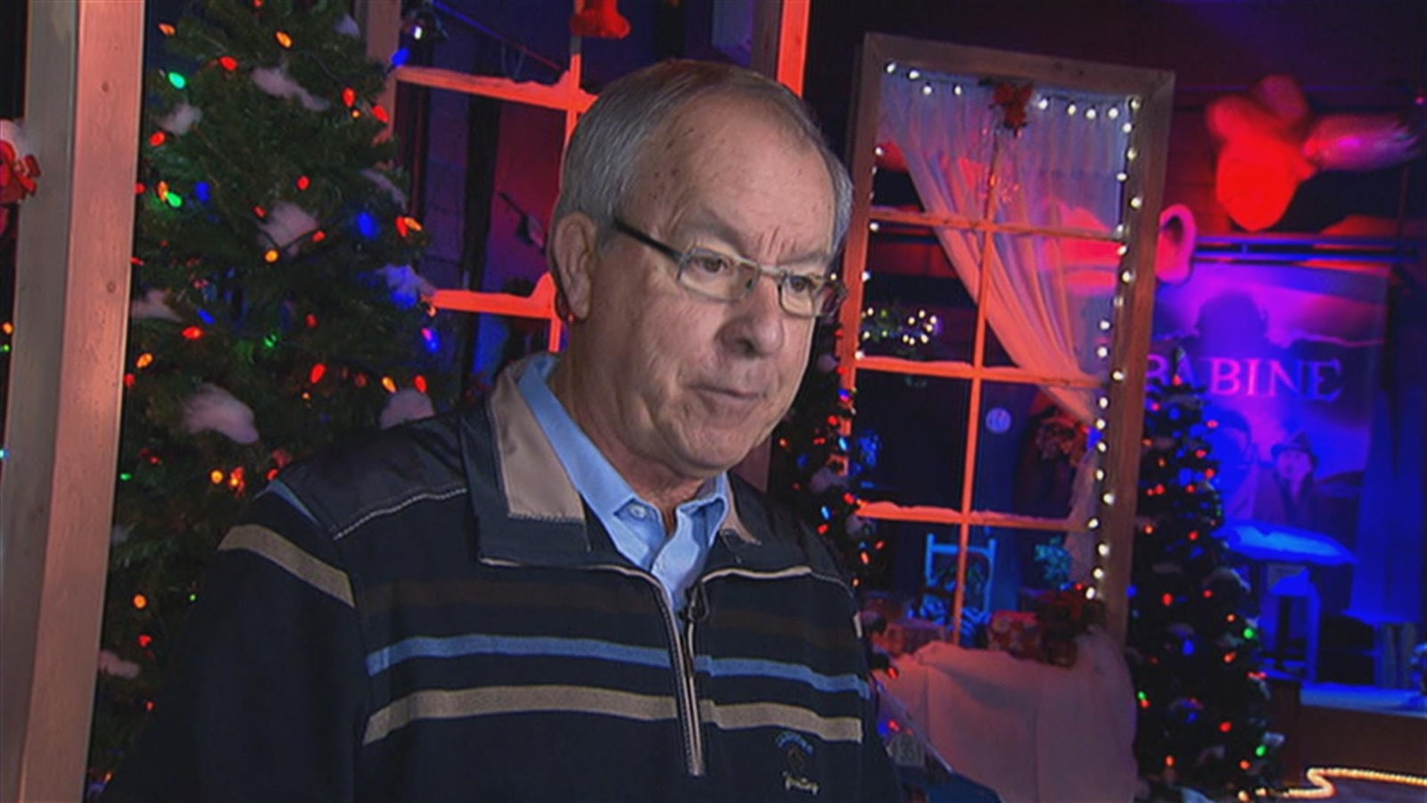 André Garant devant un décor de la Féérie de Noël André Garant devant un décor de la Féérie de Noël