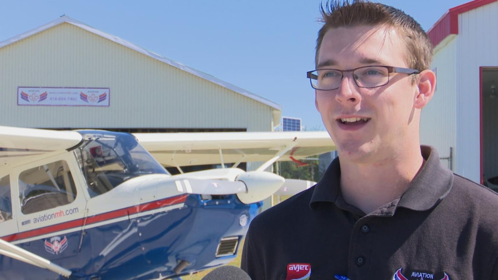 Simon Cormier, entraîneur de vol pour Aviation MH, témoigne des progrès de son élève. Simon Cormier, entraîneur de vol pour Aviation MH, témoigne des progrès de son élève.