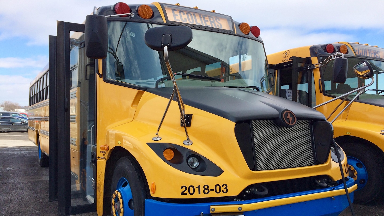 Un autobus scolaire conçu par la Compagnie électrique Lion. Un autobus scolaire conçu par la Compagnie électrique Lion.