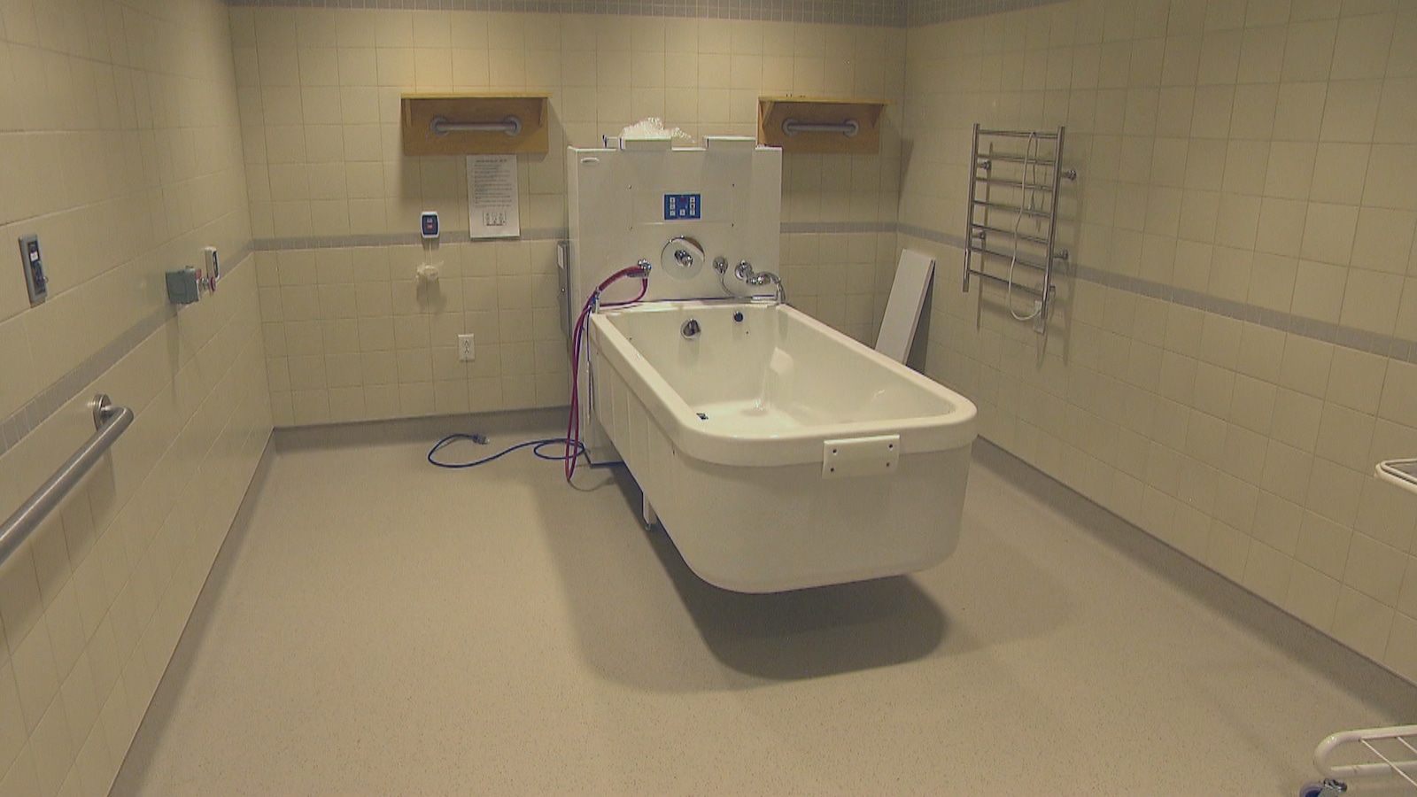 Un bain dans un foyer de soins. Un bain dans un foyer de soins.