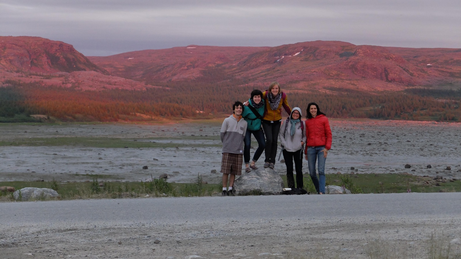 Une équipe de chercheurs chez les Inuits Une équipe de chercheurs chez les Inuits
