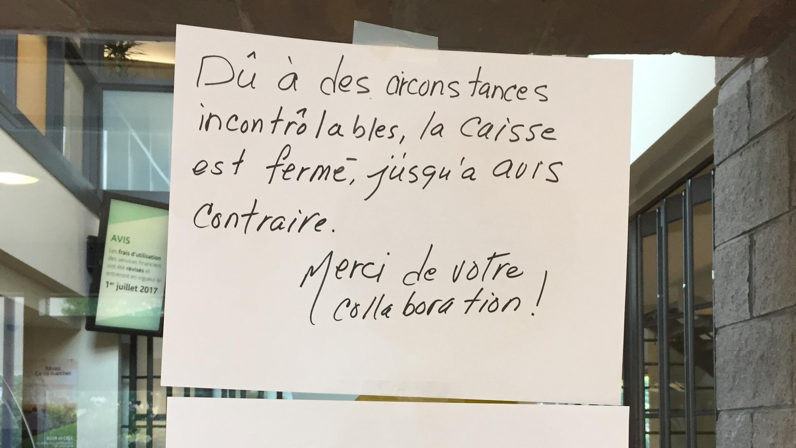 Plusieurs succursales d'UNI Coopération financière étaient fermées vendredi après-midi, en raison de la panne. Plusieurs succursales d'UNI Coopération financière étaient fermées vendredi après-midi, en raison de la panne.
