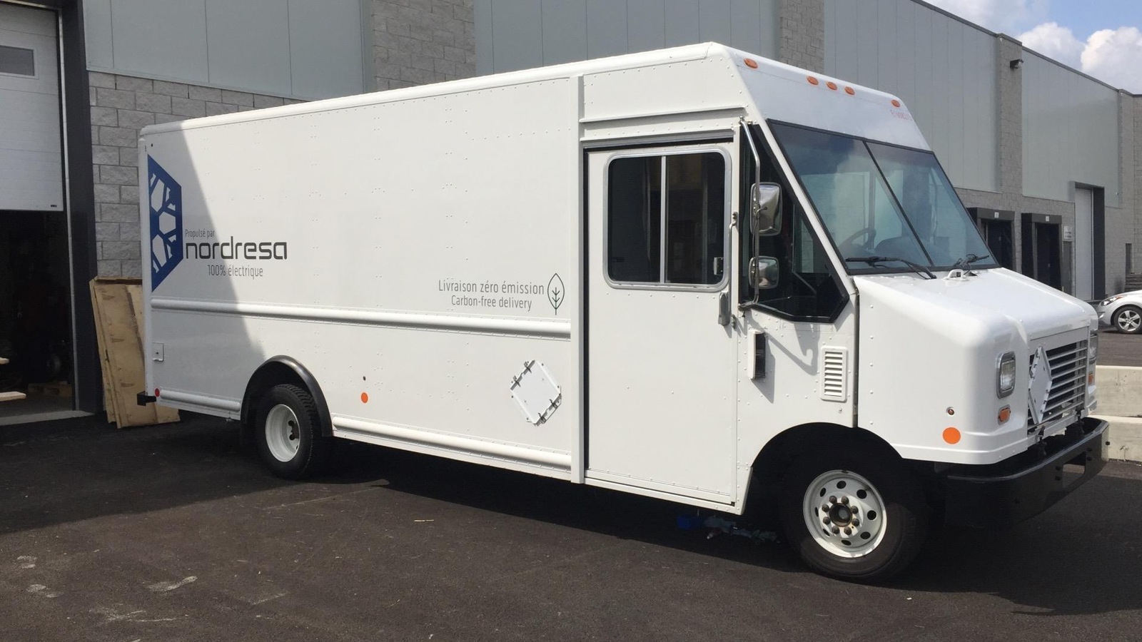 Le premier camion électrique de livraison commerciale fabriqué par la compagnie lavalloise Nordresa. Le premier camion électrique de livraison commerciale fabriqué par la compagnie lavalloise Nordresa.